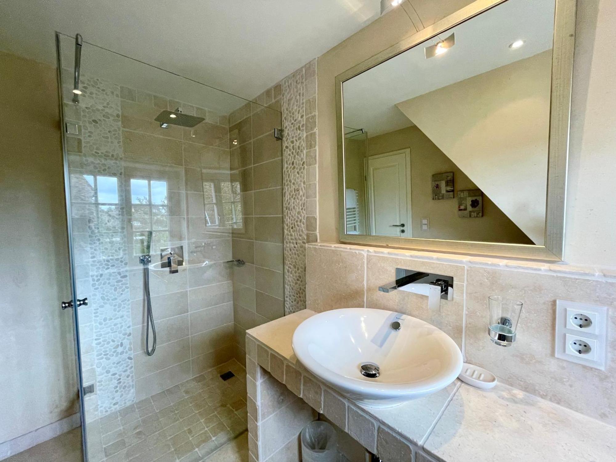 Beachhouse Seaside 3 *